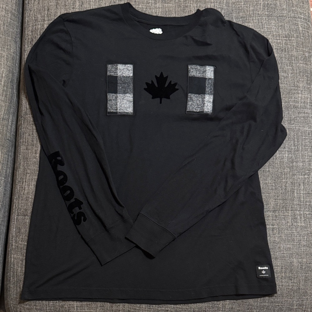 Roots Canada Black Long Sleeve Graphic Tee – Maple Leaf – Size L – Like New